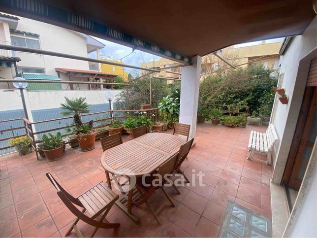 Casa bi/trifamiliare in residenziale in Via delle Magnolie 11