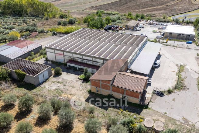 Capannone in commerciale in Contrada Costantino