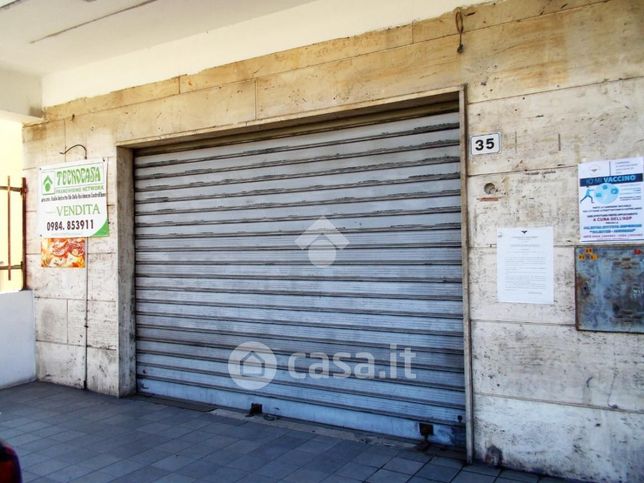 Garage/posto auto in residenziale in Viale della Resistenza 35