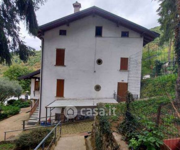 Capannone in commerciale in Via Monte Bastia