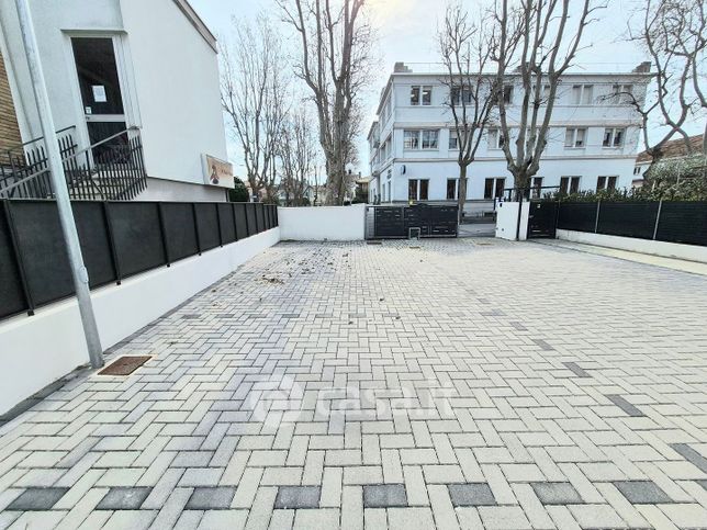 Box/posto auto in residenziale in Via Andrea Costa 51