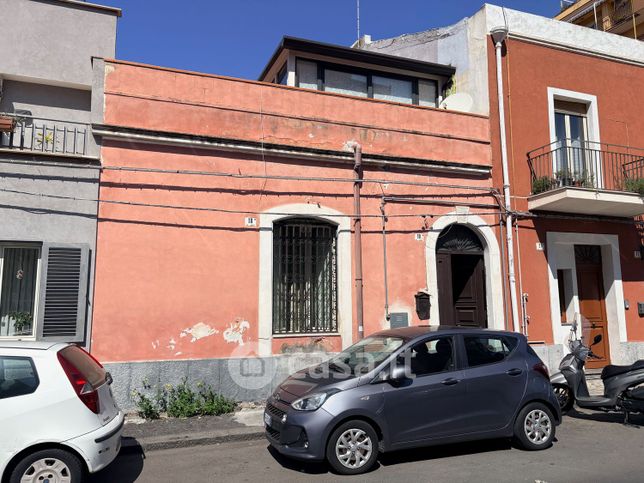 Casa indipendente in residenziale in Via Savasta 19