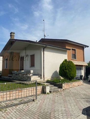 Villa in residenziale in SP482 142