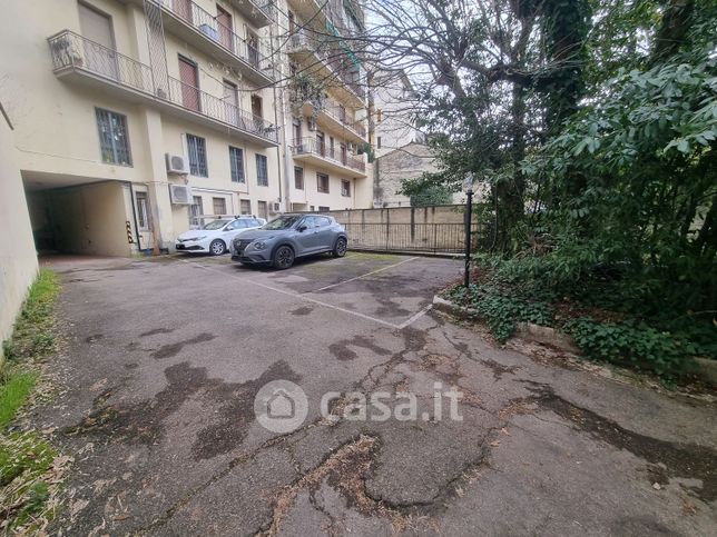 Box/posto auto in residenziale in Via degli Artisti