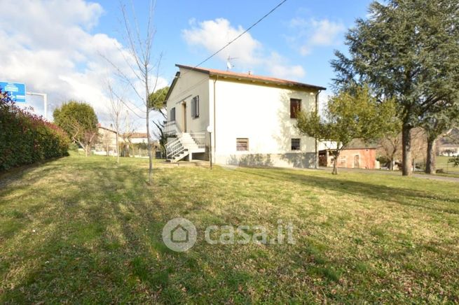 Casa indipendente in residenziale in Strada Vernacchia Montevescovo 36