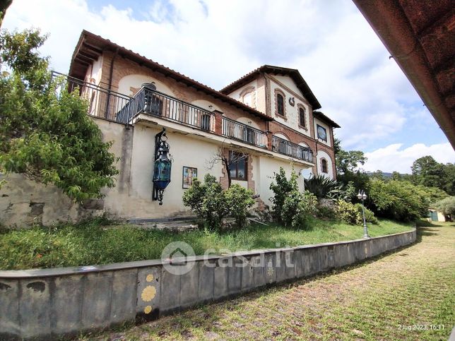 Rustico/casale in residenziale in Via Anticolana