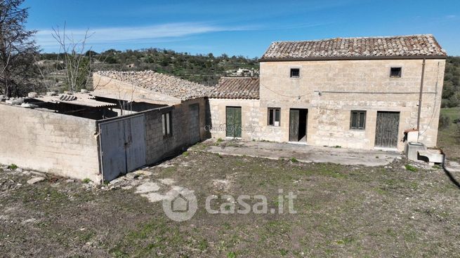 Casa indipendente in residenziale in 