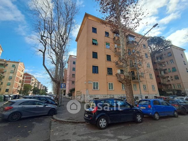 Capannone in commerciale in Via Monte Massico 53