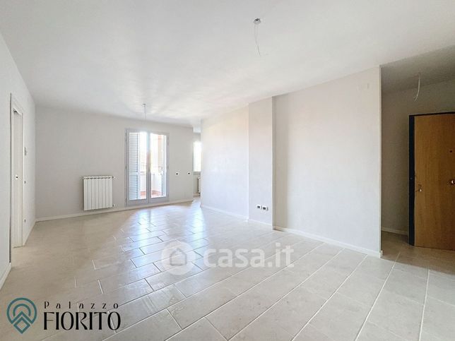 Appartamento in residenziale in Via F. Petrarca 8