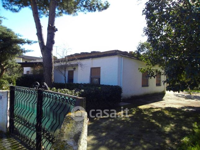 Casa bi/trifamiliare in residenziale in Lido Azzurro