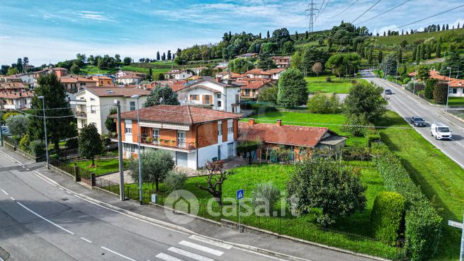 Casa indipendente in residenziale in Via Cardinal Ferrari 139