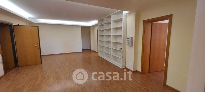 Ufficio in commerciale in Via Gorizia