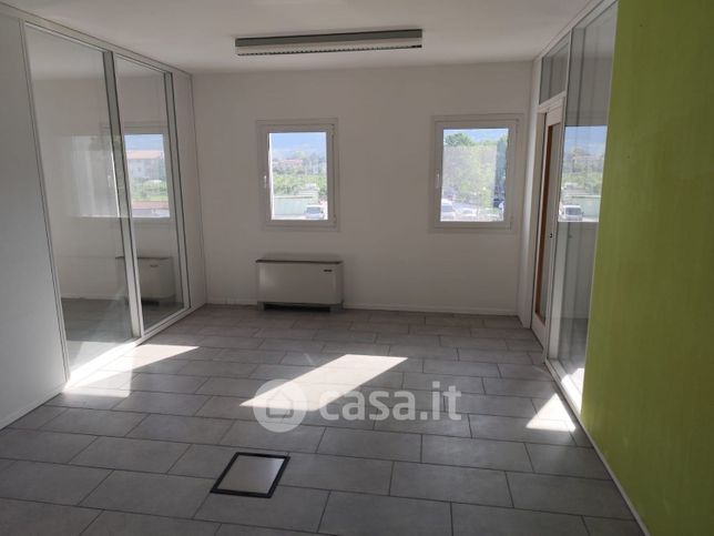 Ufficio in commerciale in Via del Loghet