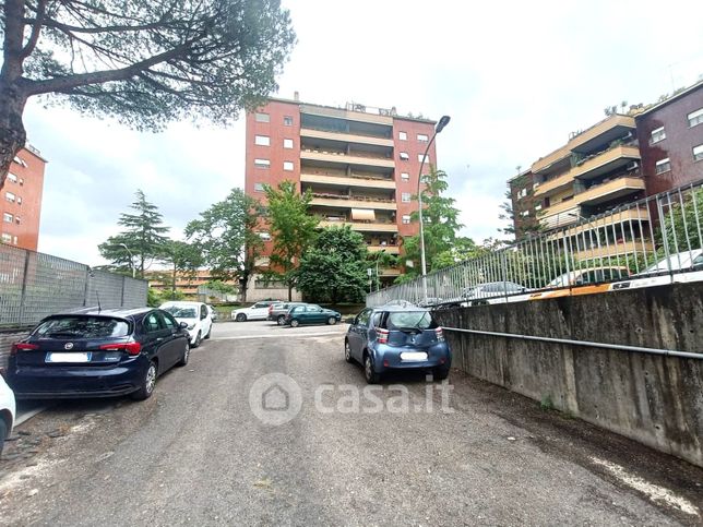 Box/posto auto in residenziale in Viale Camillo Sabatini 102