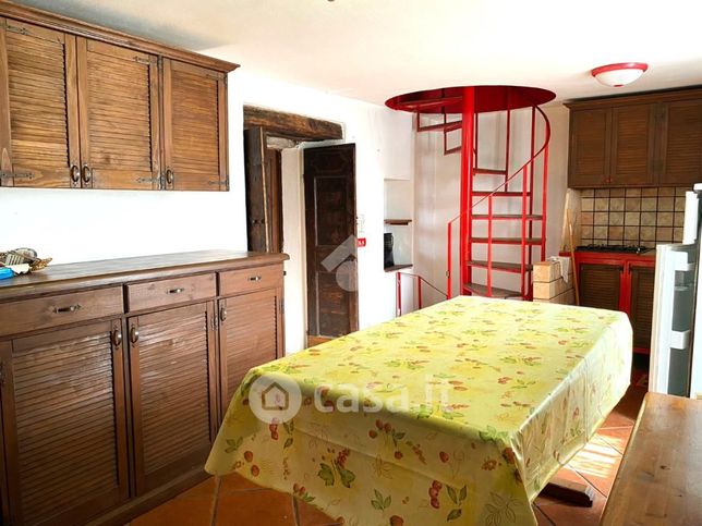 Casa bi/trifamiliare in residenziale in Frazione Cadelsasso 62