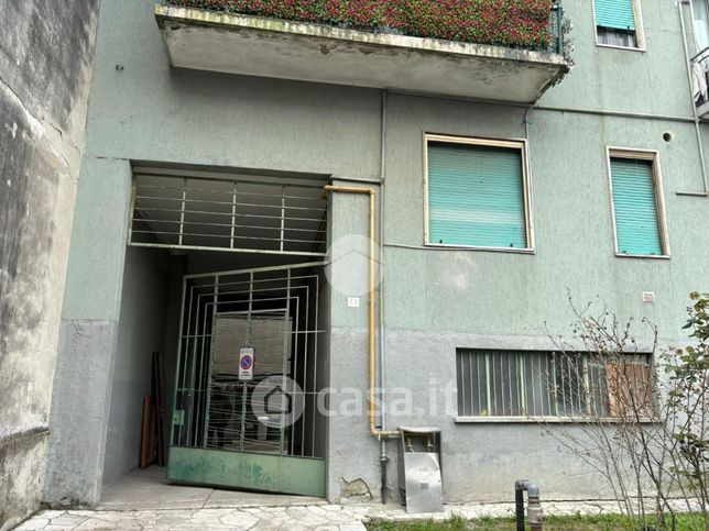 Box/posto auto in residenziale in Via Monviso 32
