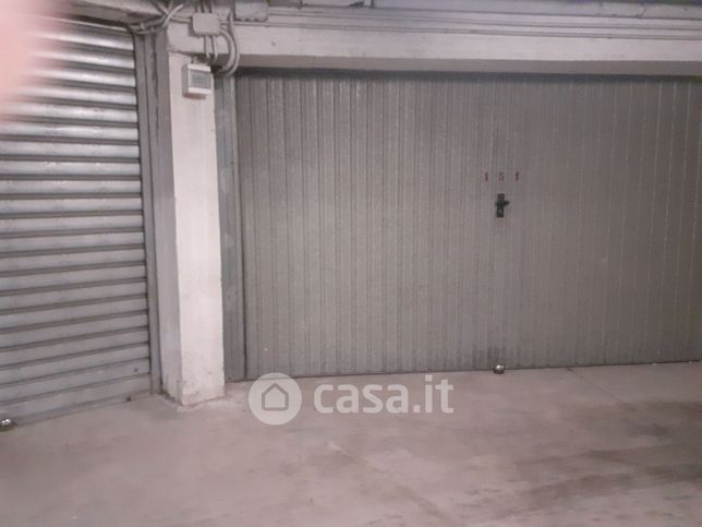 Garage/posto auto in residenziale in Via Lionello Balestrieri