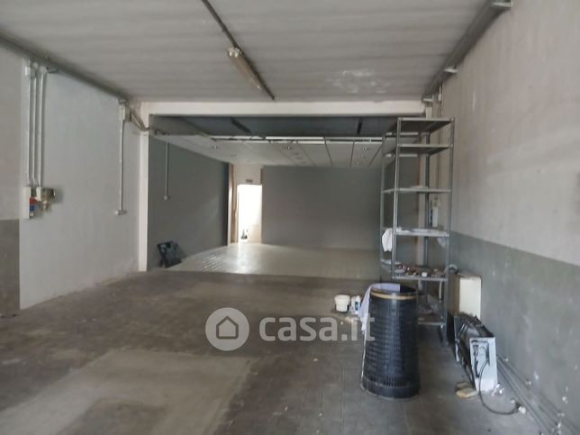 Capannone in commerciale in 