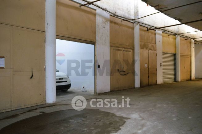 Box/posto auto in residenziale in Via Nicola Nicolini 68