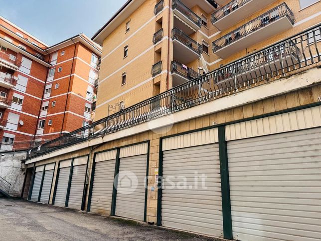 Box/posto auto in residenziale in Via Strinella 114
