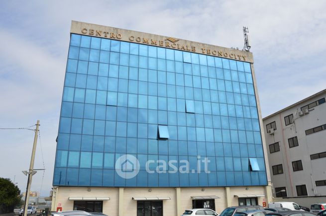 Ufficio in commerciale in Via Napoli 141