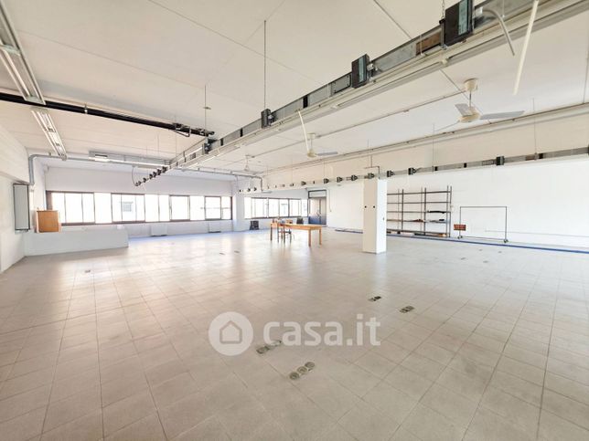 Ufficio in commerciale in Via Lenin