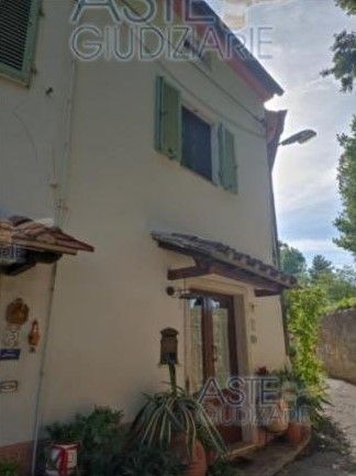 Rustico/casale in residenziale in Vicolo di Montalbano 7