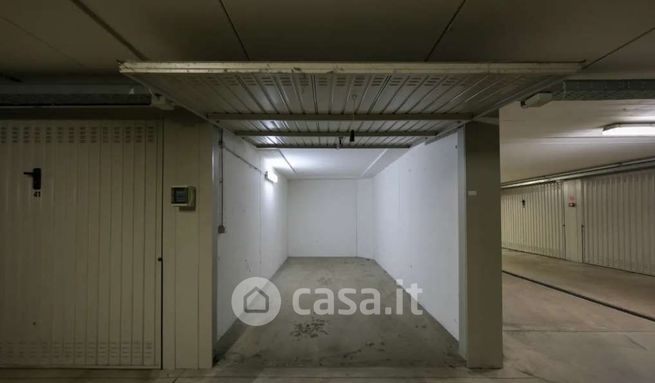 Box/posto auto in residenziale in Viale Monza