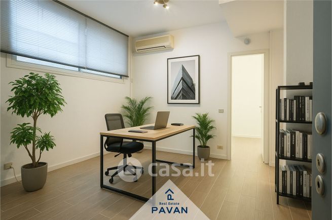 Ufficio in commerciale in Via Messina 5