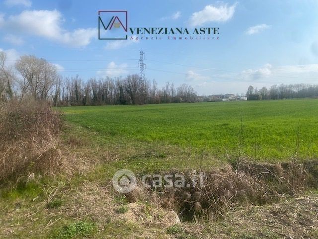 Terreno agricolo in commerciale in Via San Michele