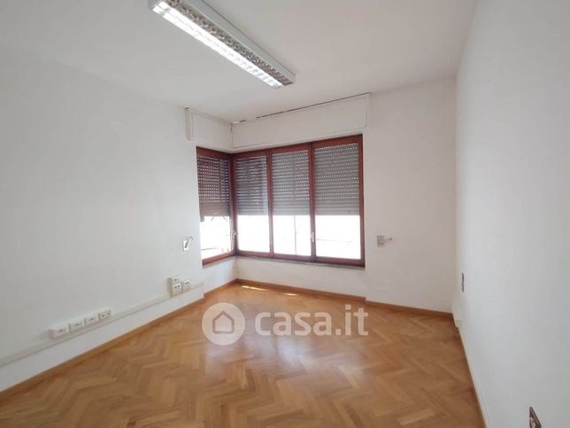 Ufficio in commerciale in Via Masaccio