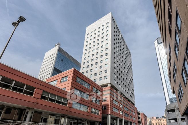 Ufficio in commerciale in Via Angelo Scarsellini 119