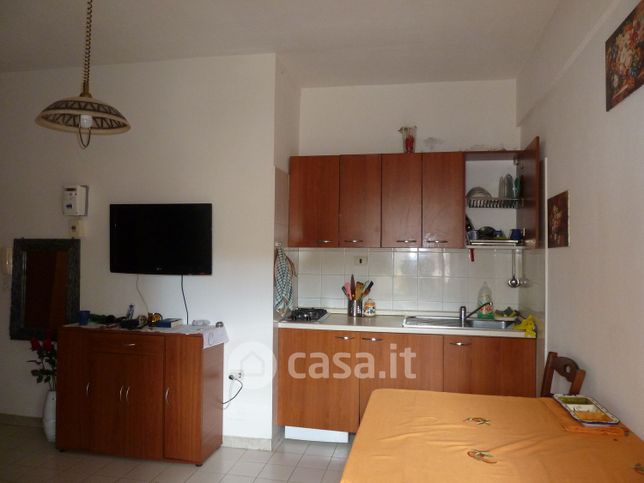 Appartamento in residenziale in Via Lauro 159