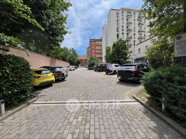 Box/posto auto in residenziale in Via del Rondone