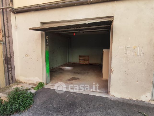Box/posto auto in residenziale in Via Marino Caracciolo