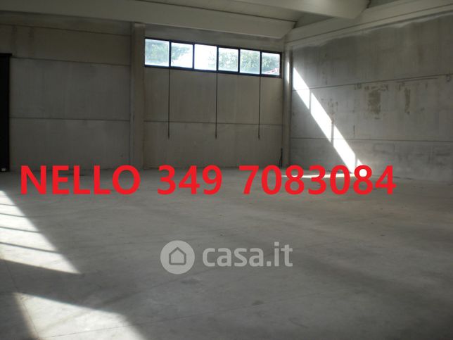 Capannone in commerciale in Via Enrico Fermi 6
