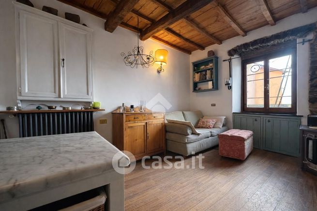 Appartamento in residenziale in Via Giulio Vassale 3