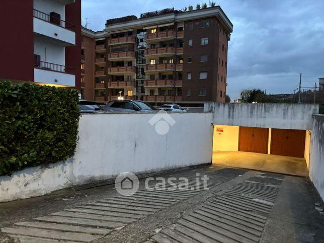Box/posto auto in residenziale in Via Monsignore Leone Ossola 3