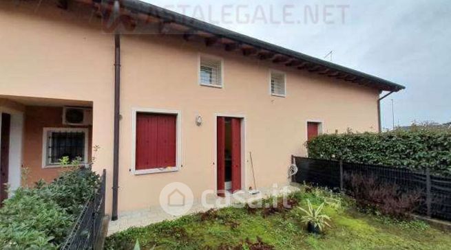 Casa indipendente in residenziale in Via Bodi 136
