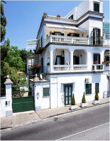Appartamento in residenziale in Via Solfatara 137