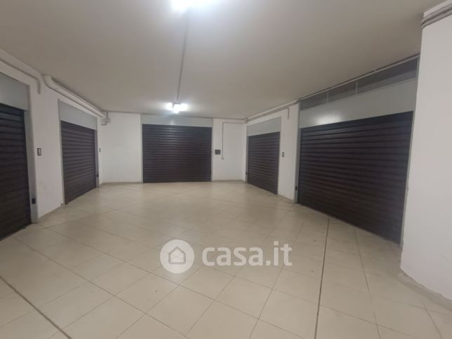 Box/posto auto in residenziale in Via Alessandro Volta 66
