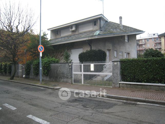 Casa indipendente in residenziale in Via Mincio