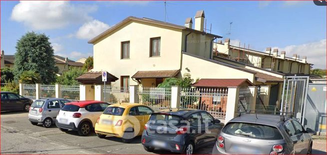 Villetta a schiera in residenziale in Via Aldo Moro 4 E