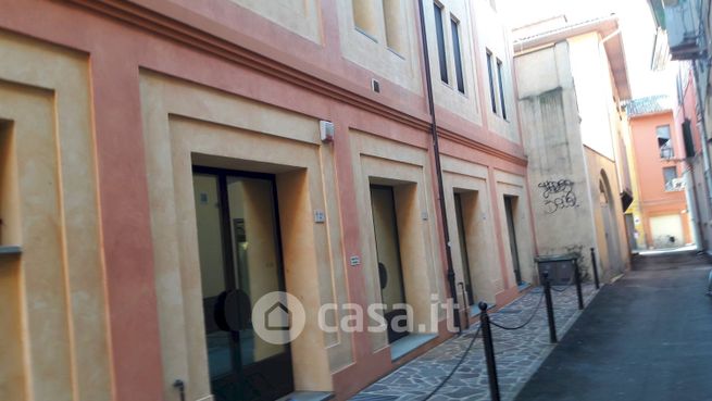 Ufficio in commerciale in Piazza Giacomo Matteotti 2