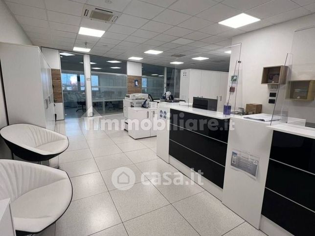 Ufficio in commerciale in Via Gatti