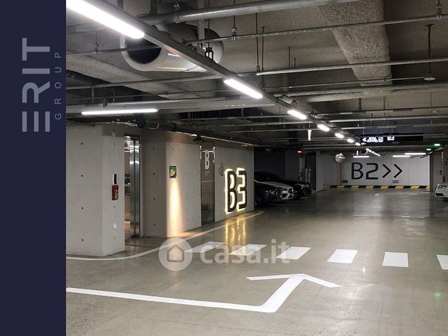 Box/posto auto in residenziale in Largo delle Poste