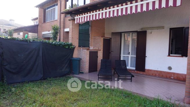 Casa bi/trifamiliare in residenziale in Via Amazzonia 10