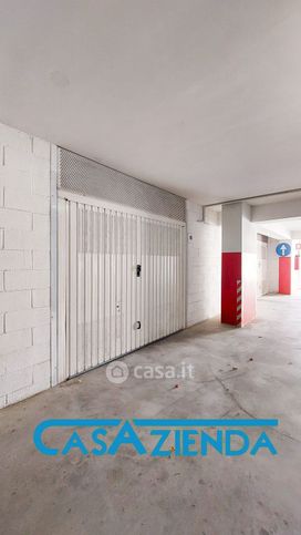 Box/posto auto in residenziale in Via Asia