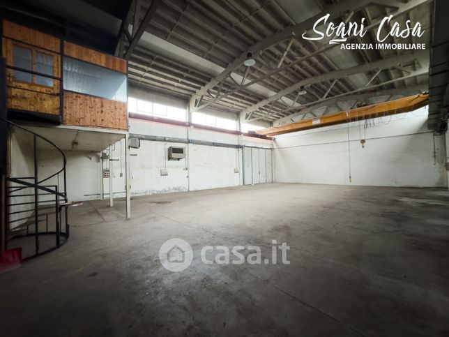 Capannone in commerciale in Strada Montebianco