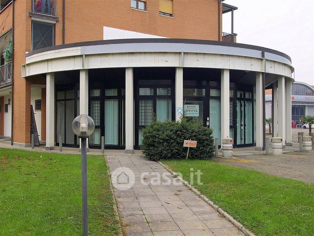 Ufficio in commerciale in Via Fratelli Cervi 40
